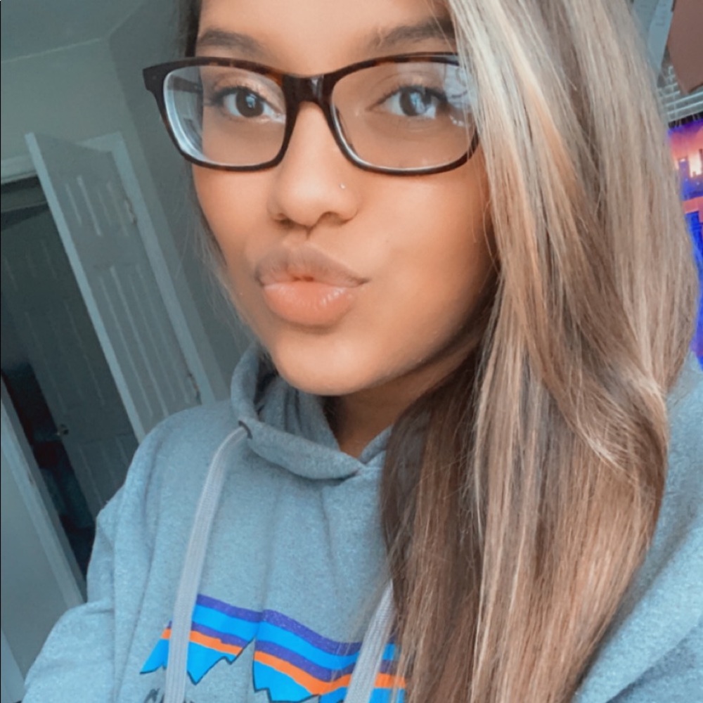 Meet your Posher, Ariana